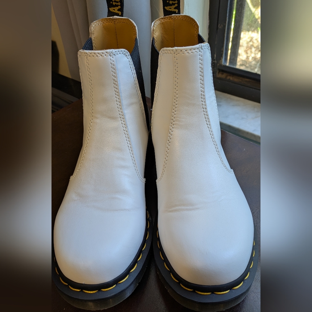 Dr. Martens White Chelsea Boots, Ladies Size 8. Like New. - Picture 1 of 10